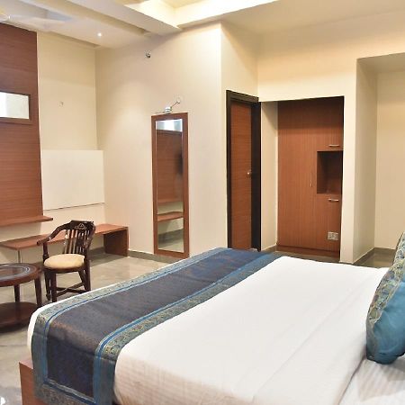 ורנאסי Hotel Rk Grand מראה חיצוני תמונה