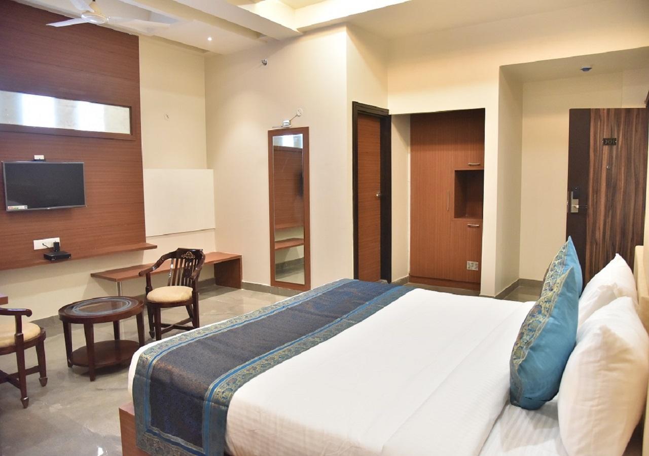 ורנאסי Hotel Rk Grand מראה חיצוני תמונה