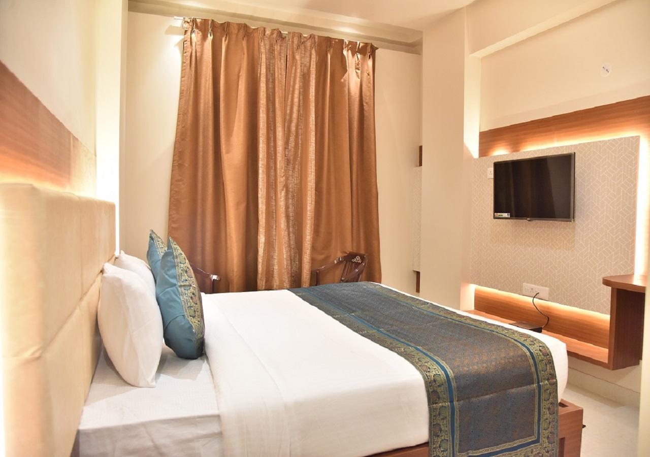 ורנאסי Hotel Rk Grand מראה חיצוני תמונה