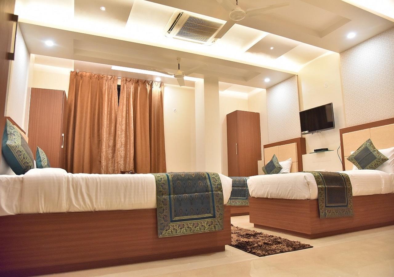 ורנאסי Hotel Rk Grand מראה חיצוני תמונה
