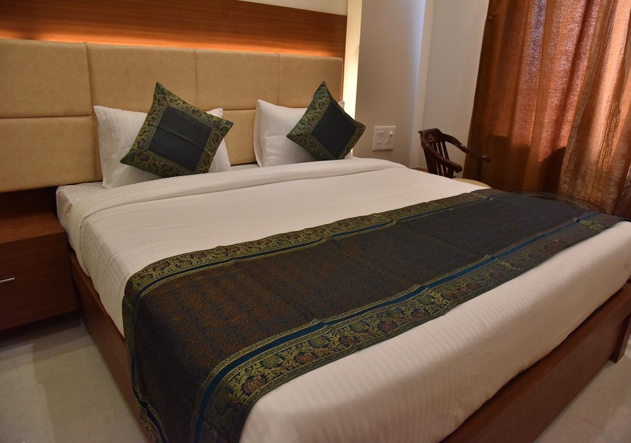 ורנאסי Hotel Rk Grand מראה חיצוני תמונה