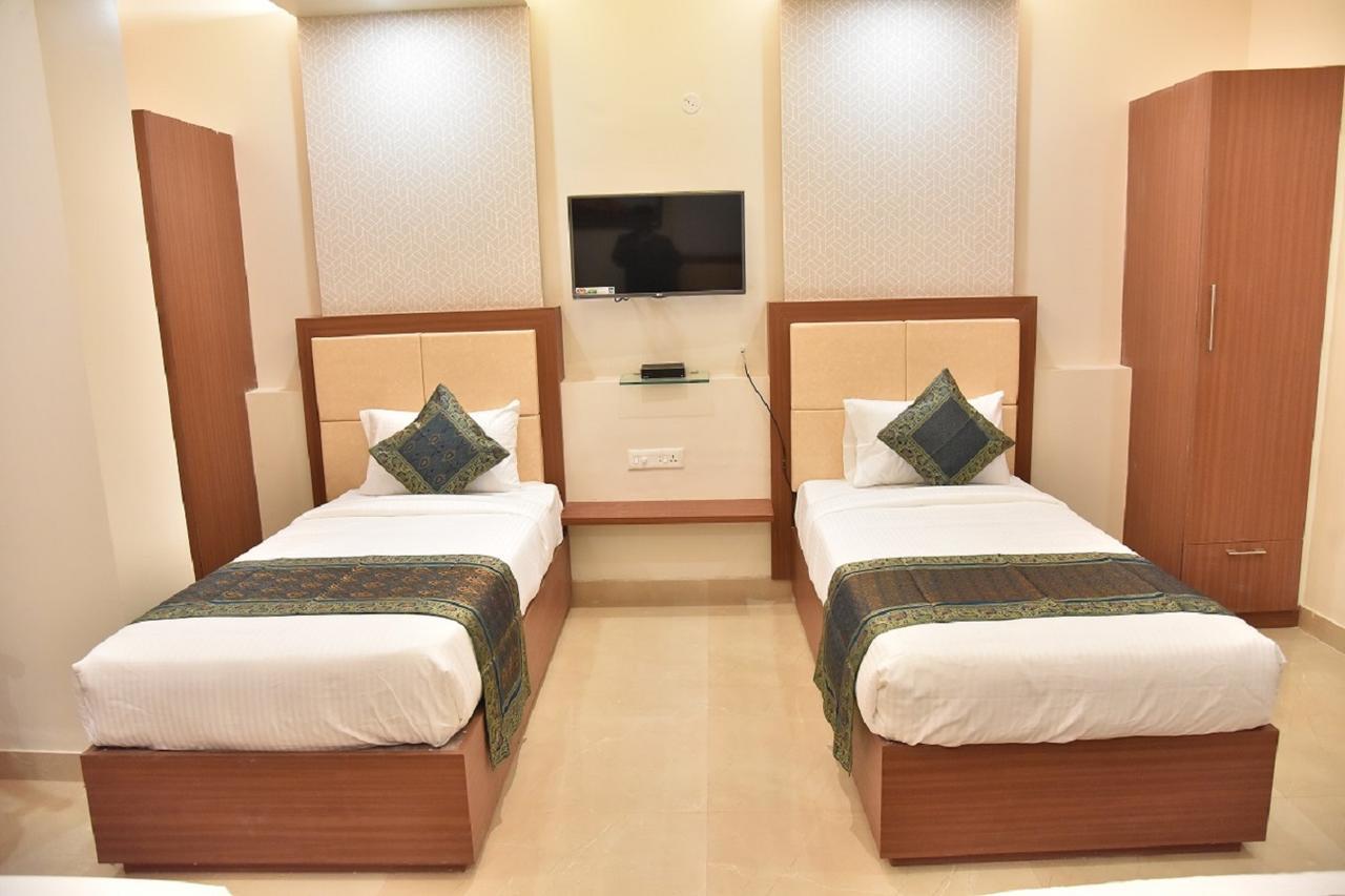 ורנאסי Hotel Rk Grand מראה חיצוני תמונה