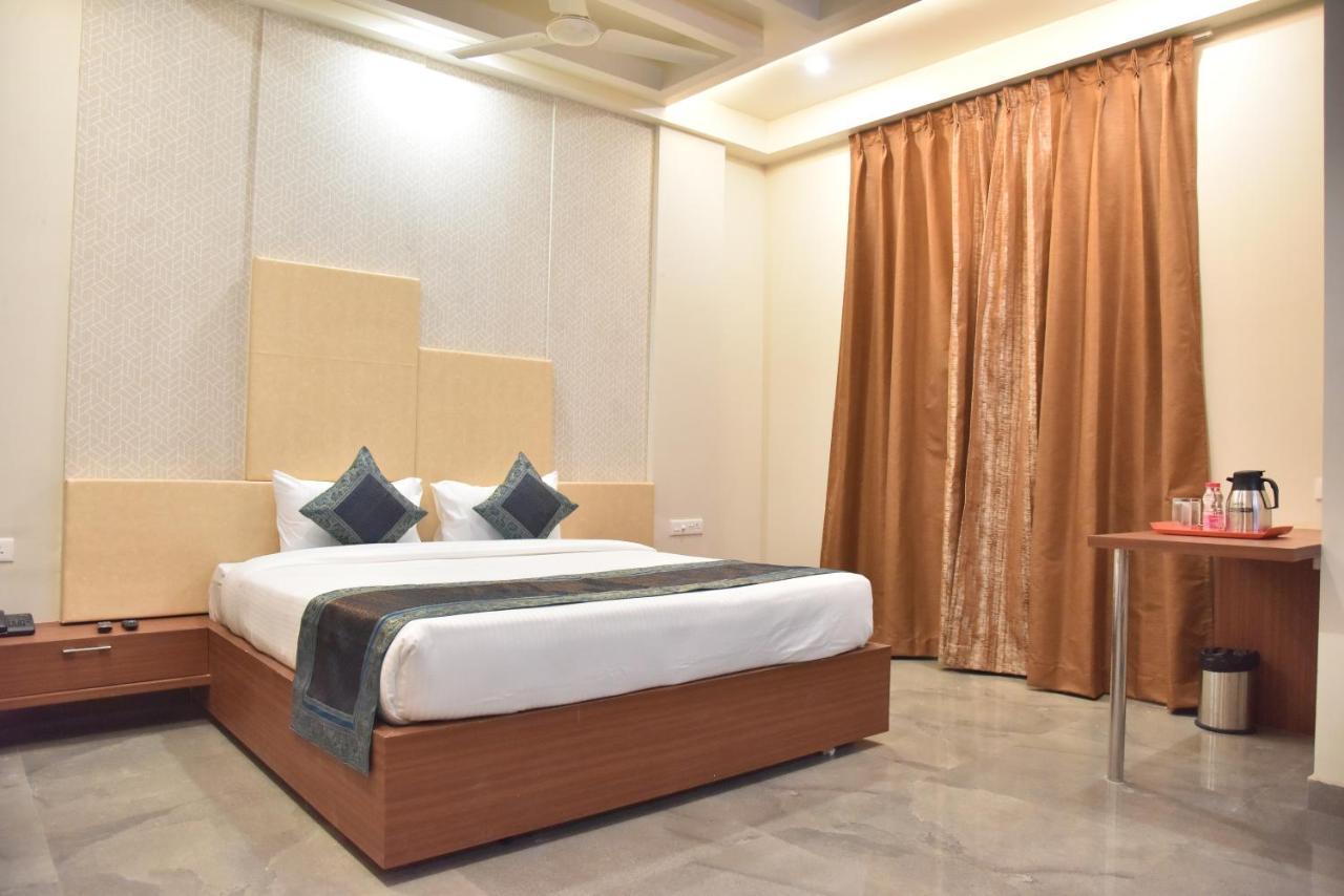ורנאסי Hotel Rk Grand מראה חיצוני תמונה