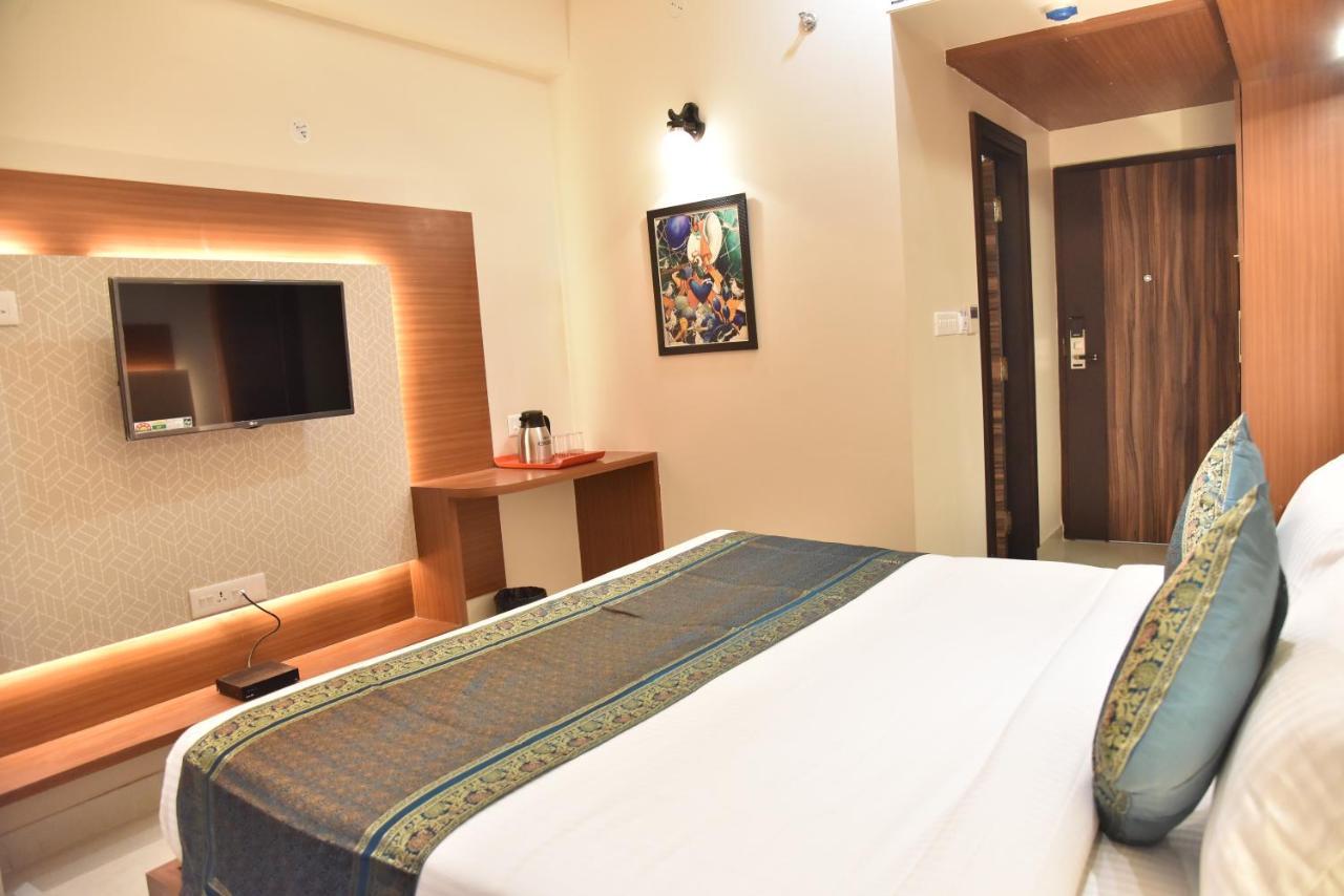 ורנאסי Hotel Rk Grand מראה חיצוני תמונה